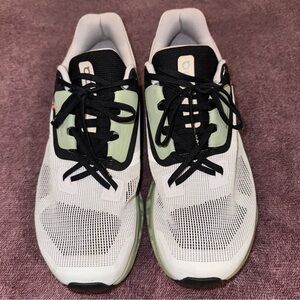 On Cloudstratus 2 White Black Size 11 Women’s